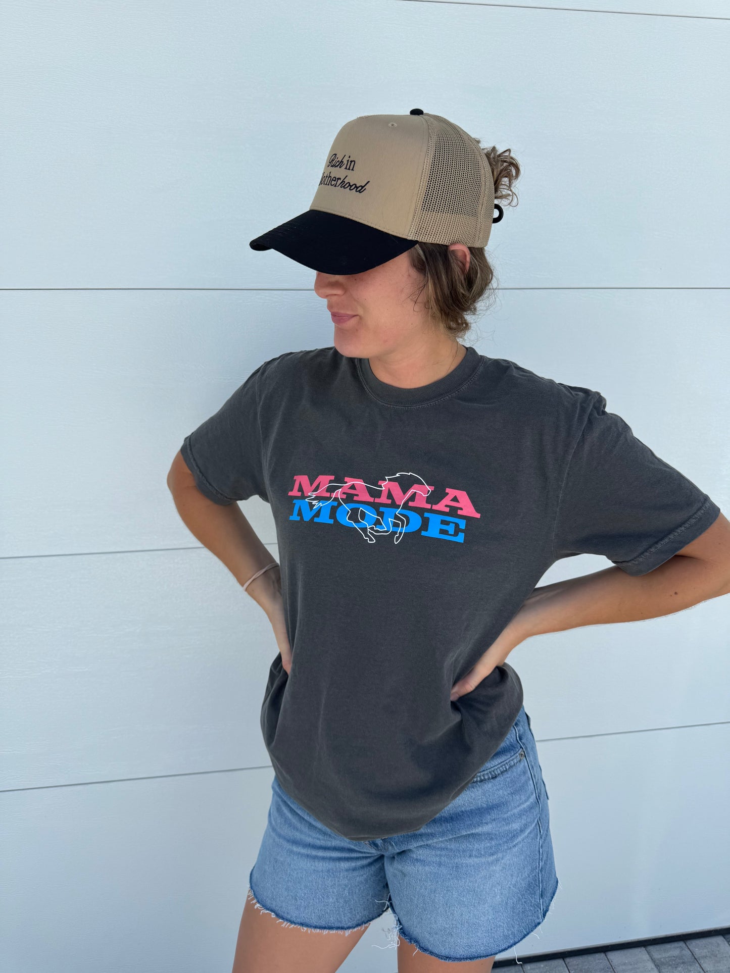Mama Mode Mustang T-Shirt - Gray